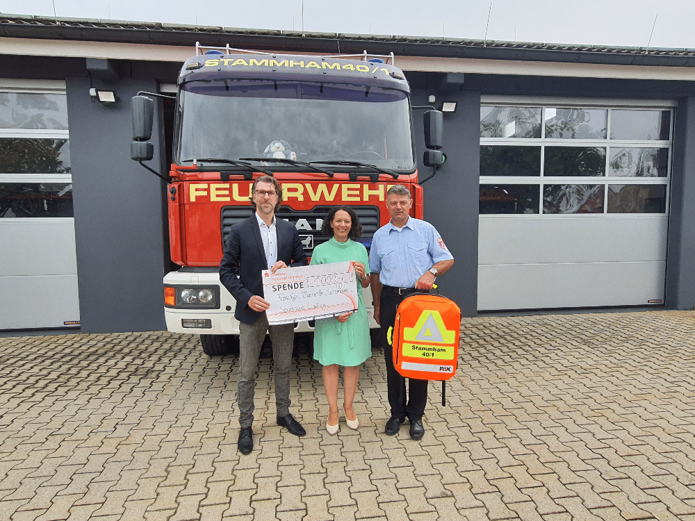 Spende_FFW_Stammham_von_Sparkasse.jpg_resized
